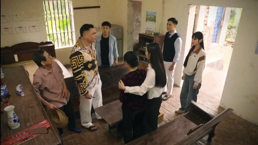 Lâm đứng ra giúp đỡ khi Bờm gây khó dễ cho bà cháu Thương tập cuối “Bước chân vào đời“. Ảnh: VFC
