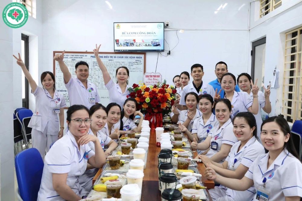 Nghe An Mental Hospital organizes the "Trade Union Meal" program, creating a cohesive and sharing atmosphere among union members and workers. Photo: Nghe An Trade Union