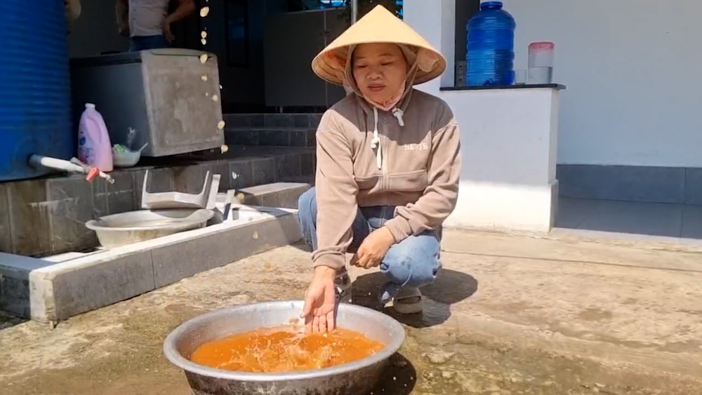 People in the expressway resettlement area crave clean water. Photo: Hung Tho