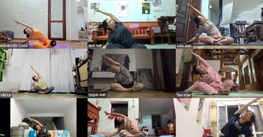 Lớp học yoga online cho bệnh nhân ung thư do chị Huyền mở. Ảnh: Nhân vật cung cấp.