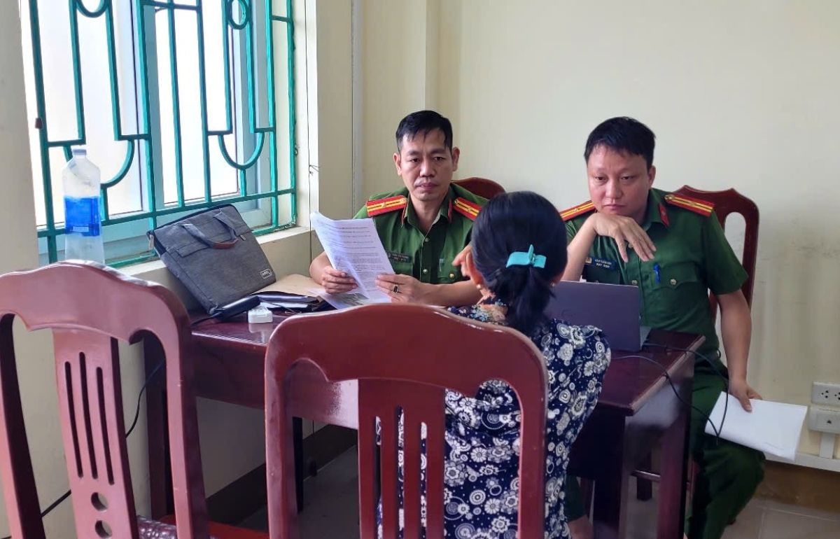 Chị N.T.H.M tại cơ quan công an. Ảnh: Công an Ninh Bình