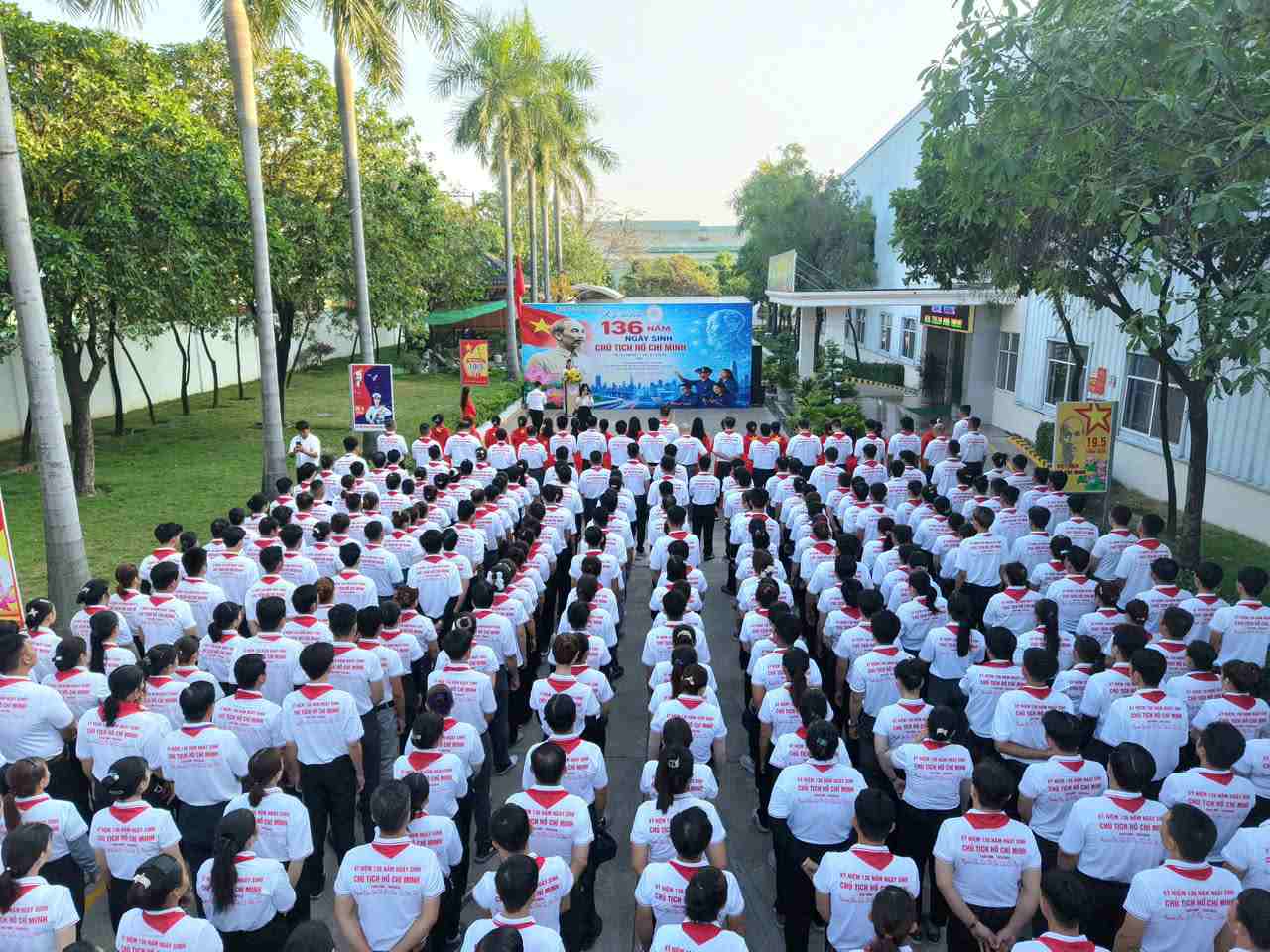 Hơn 1.000 lao động cùng tham gia buổi lễ. Ảnh: CĐCS cung cấp