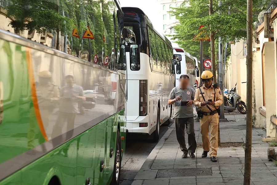 The Ministry of Public Security proposes to add many new penalties in Decree 168. Photo: To The