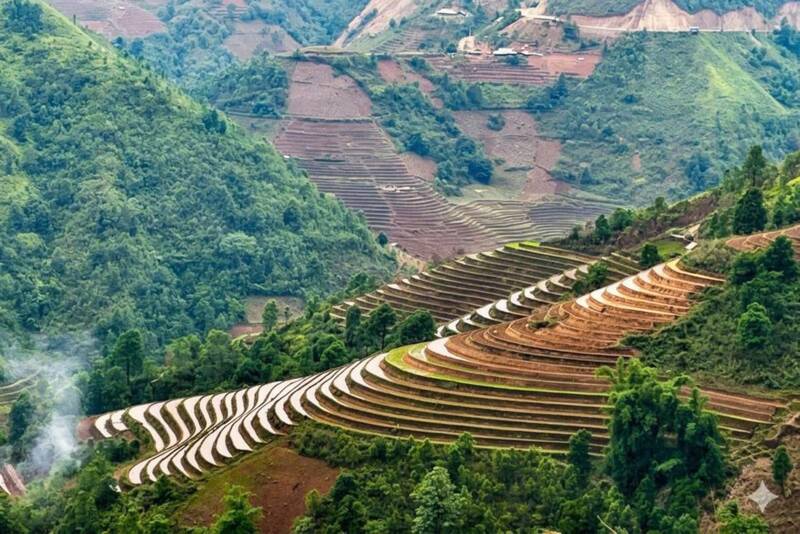 Sóng ruộng bậc thang mùa nước đổ tại bản Xím Vàng, xã Xím Vàng. Ảnh: Hờ Sua
