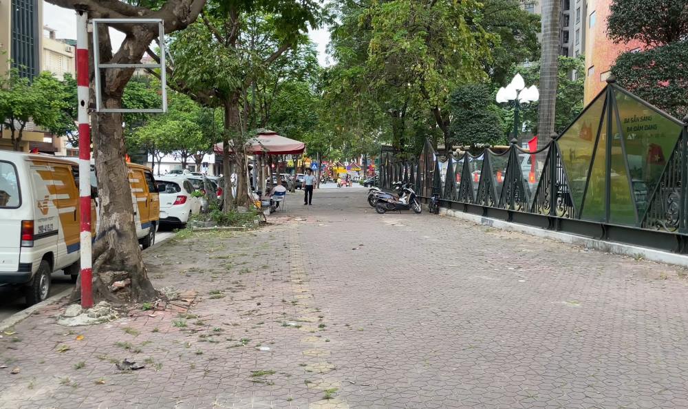 Las aceras de Hanoi están despejadas.