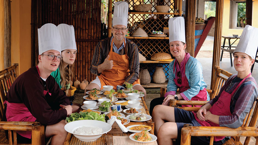 Việc phát triển du lịch ẩm thực không chỉ dừng lại ở giới thiệu món ăn mà còn hướng đến kể câu chuyện văn hóa. Ảnh: Sở VHTTDL