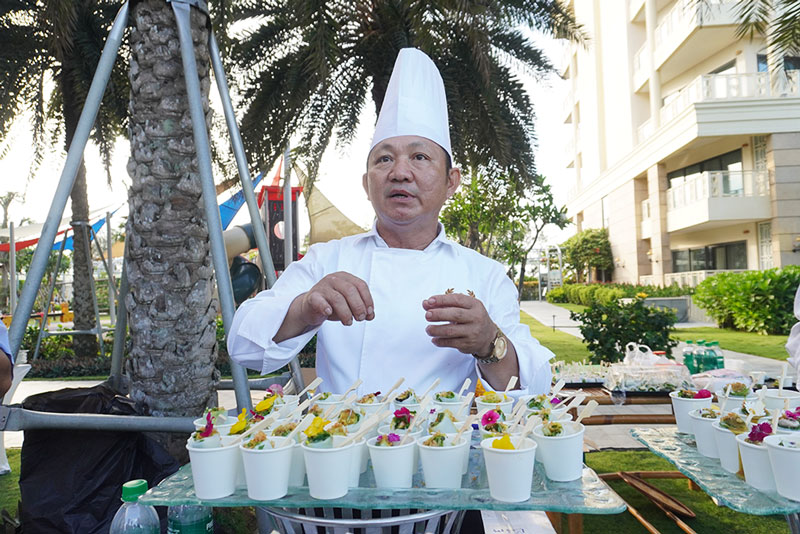 Lễ hội Đà Nẵng Food Tour 2026 với hàng trăm gian hàng ẩm thực để người dân và du khách thưởng thức. Ảnh: Trần Thi