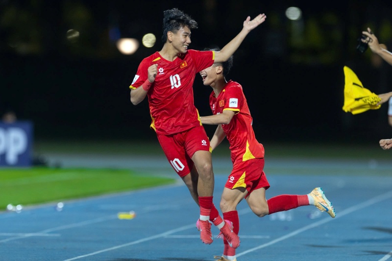 Chu Ngọc Nguyễn Lực và các đồng đội hứa hẹn mang đến tương lai tươi sáng cho bóng đá Việt Nam. Ảnh: VFF