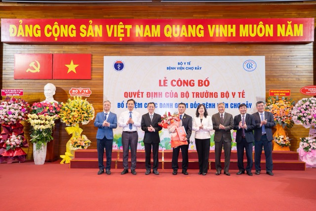 BS.CKII Phạm Thanh Việt được bổ nhiệm giữ chức vụ Giám đốc Bệnh viện Chợ Rẫy nhiệm kì 5 năm. Ảnh: Hương Sơn 