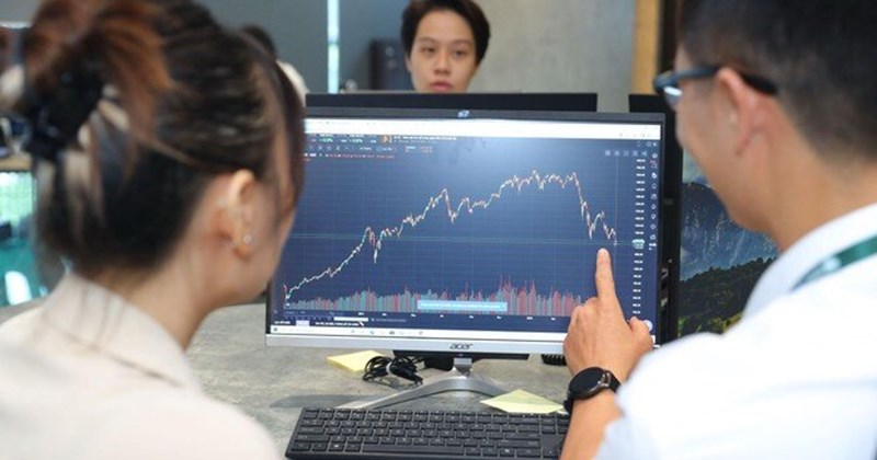 Chứng khoán tăng mạnh, VN-Index lấy lại mốc 1.900 điểm
