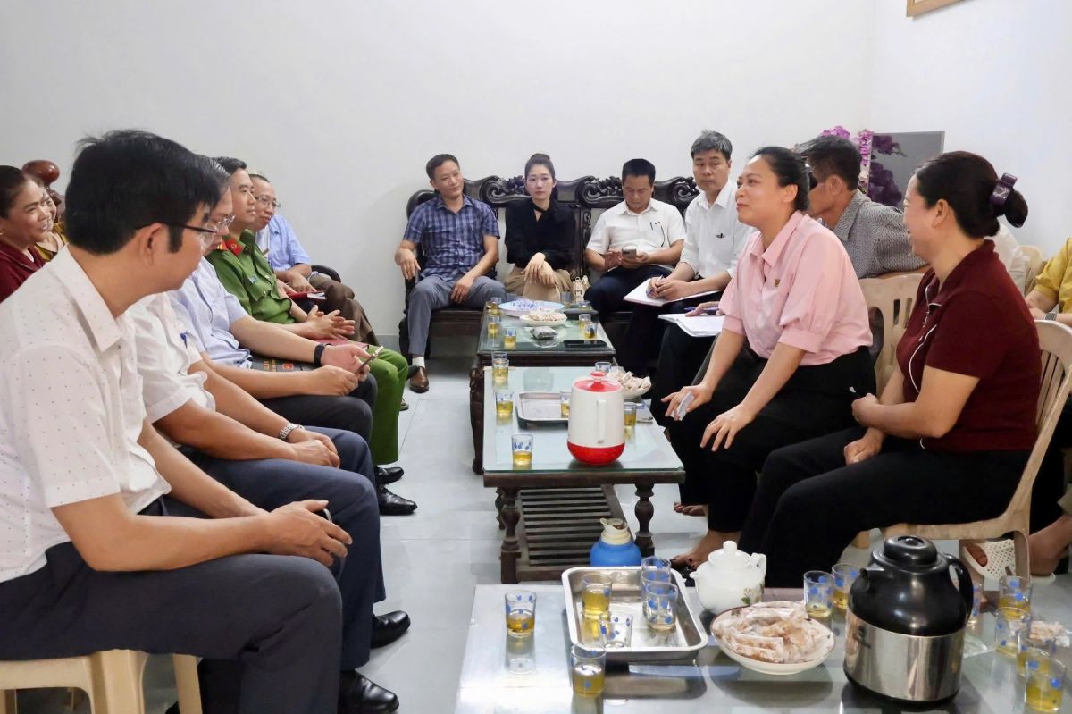 Special voter contact model in Vu Thu commune, Hung Yen province "People's Council delegates - Drinking tea and listening to the people speak". Photo: Vu Thu commune