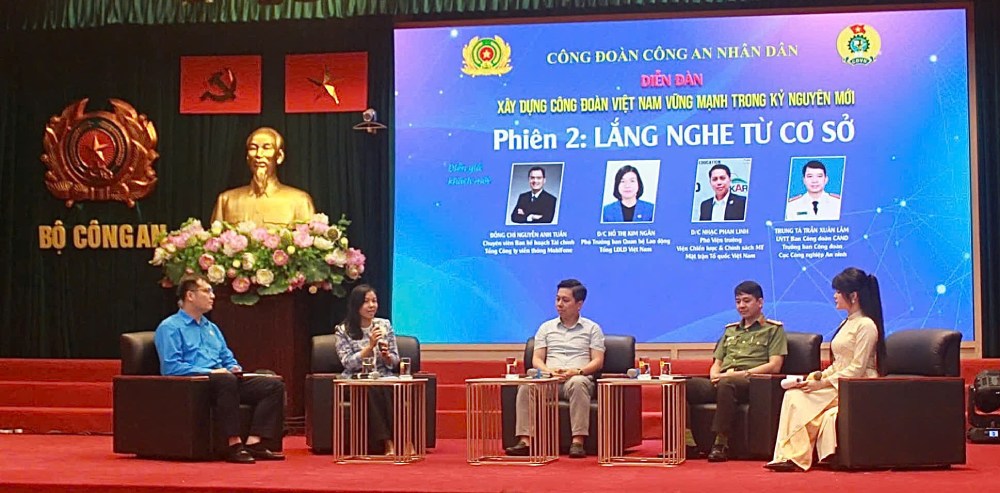 Diễn giả, đại biểu tham gia phiên thảo luận thứ 2. Ảnh: Quỳnh Chi