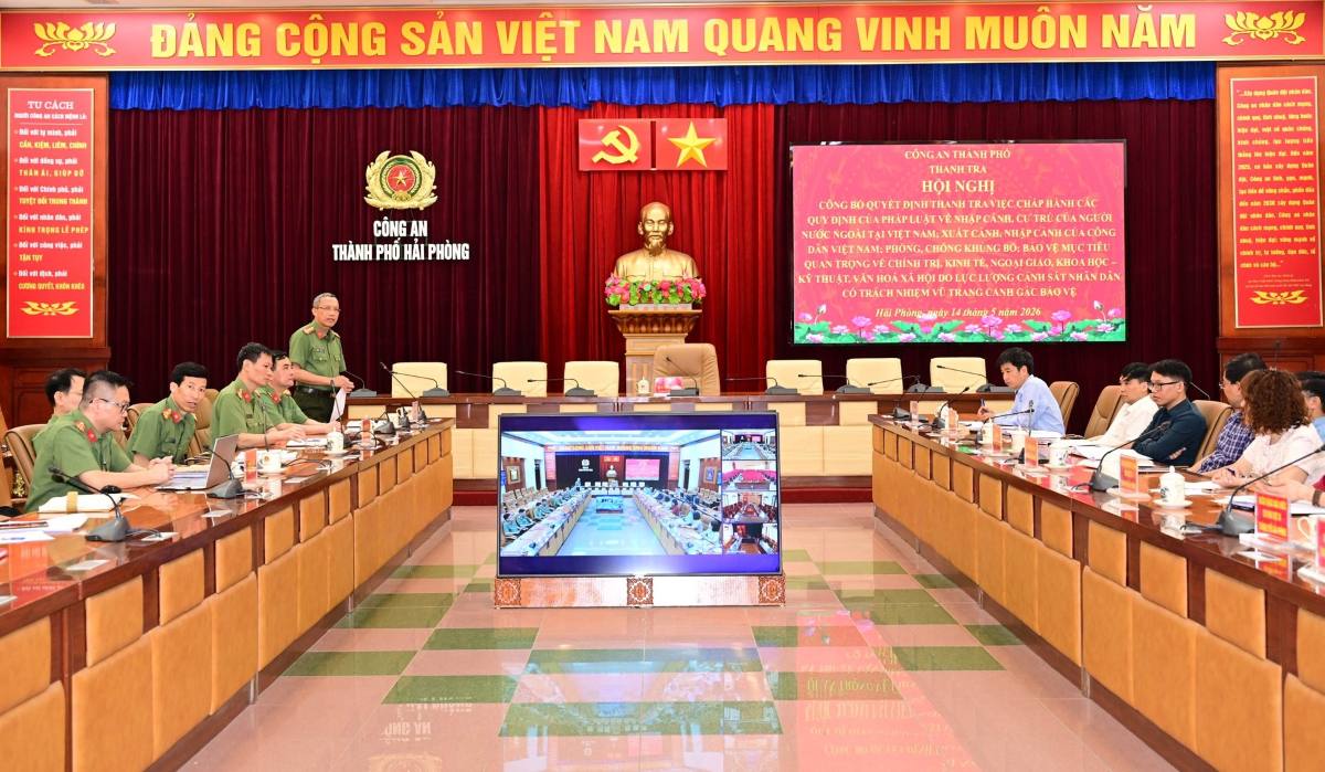 Colonel Vu Khac Hoi - Chief Inspector of the City Police - spoke at the conference. Photo: Hai Phong Police