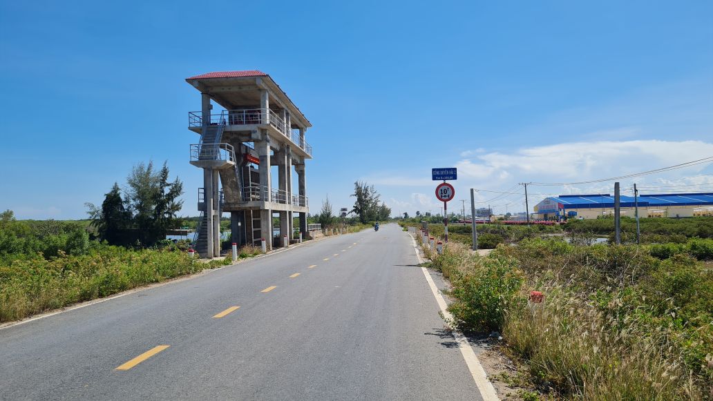 Đường ven biển Cà Mau đã được hoàn thiện. Ảnh: Nhật Hồ.
