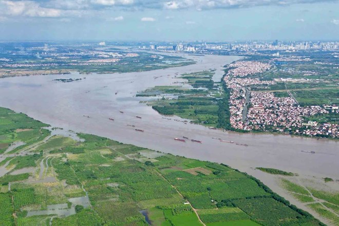 Hanoi prioritizes multi-layered river tunnel solution (combining road and railway). Photo: Huu Chanh