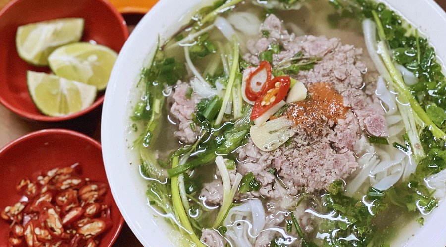 Phở Thìn Bờ Hồ는 육수가 맑고 맛이 은은한 요리입니다. 사진: Thanh Hải