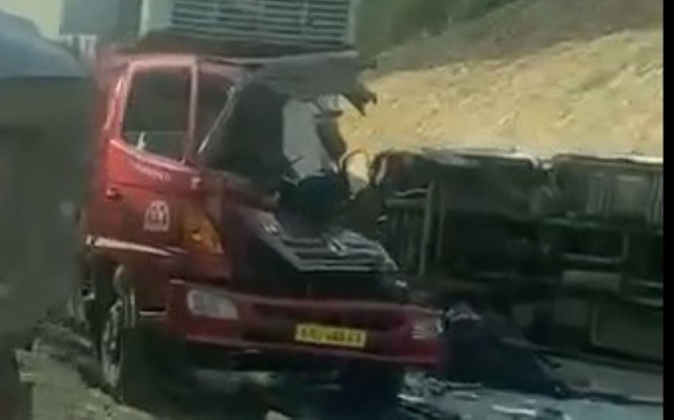 Scene of the accident on the Cam Lo - La Son expressway. Photo: Han Nguyen