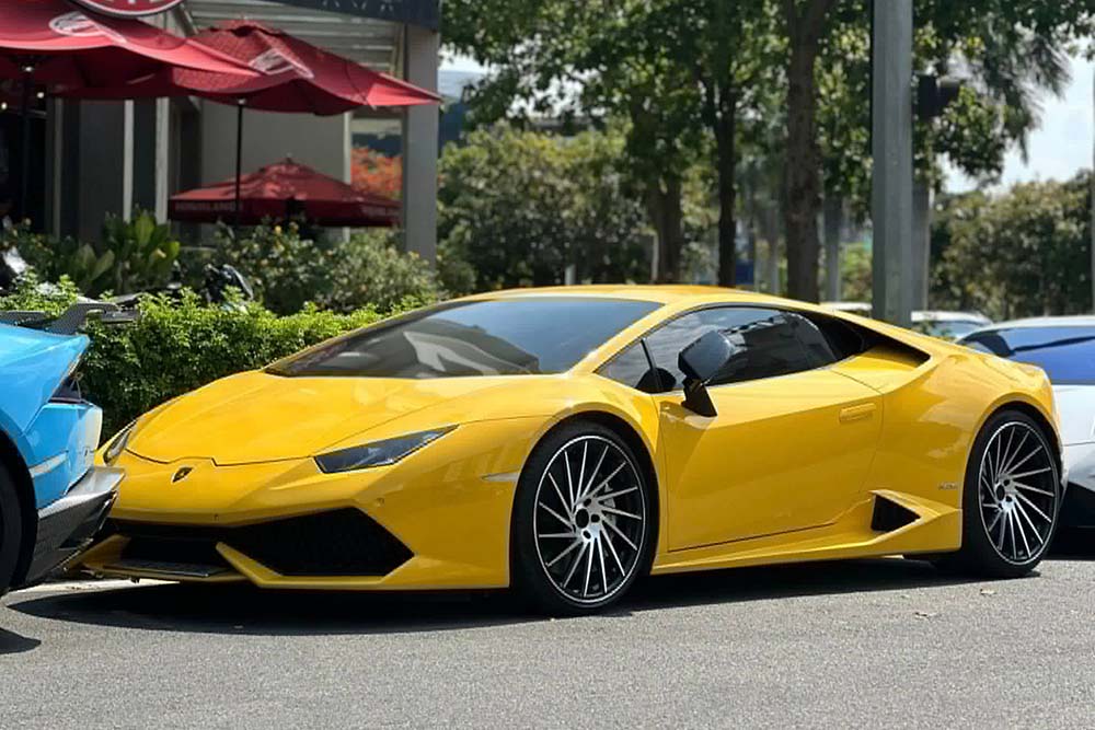 Lamborghini Huracan supercars in many versions gather in Ho Chi Minh City. Photo: Phong Diep