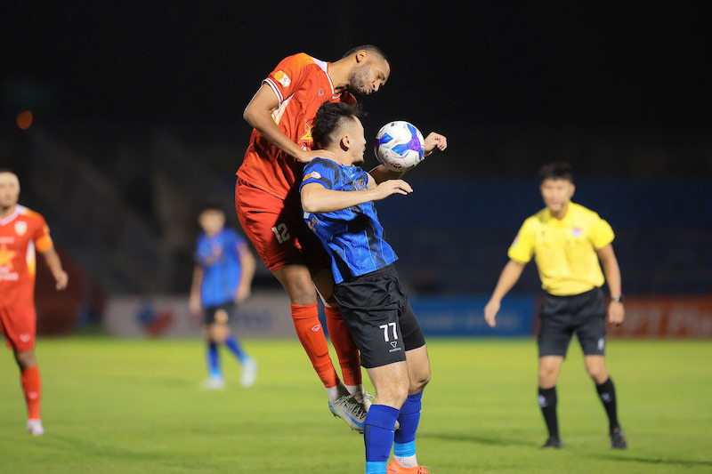 Hoang Anh Gia Lai meets Hong Linh Ha Tinh in round 23 of V.League. Photo: Xuan Thuy