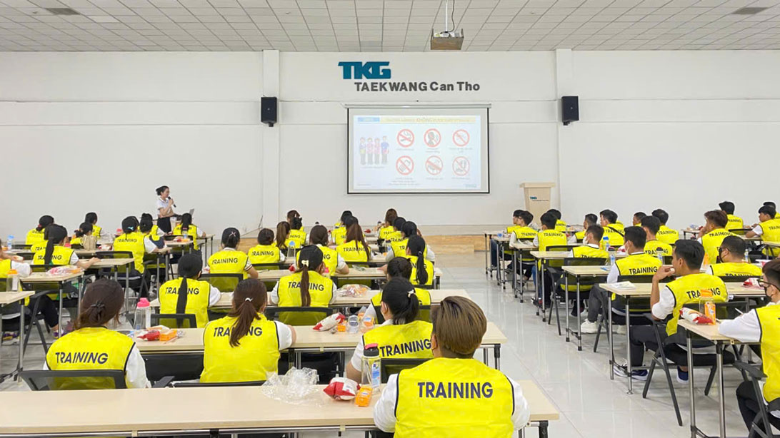 In the second quarter of 2026, TKG Taekwang Can Tho Co., Ltd. needs to recruit 2,000 unskilled workers. Photo: Company provided