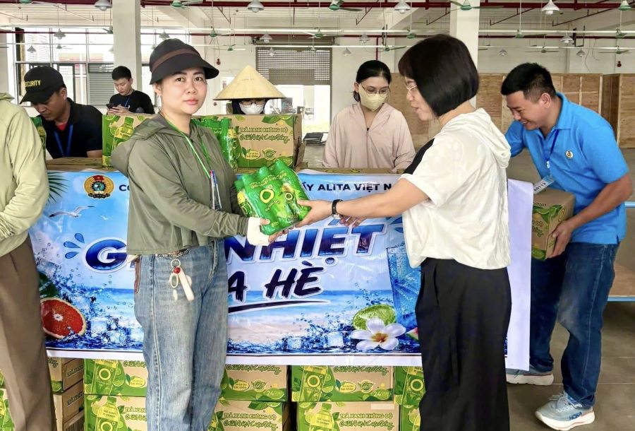 ALITA Shoe Company organizes "Summer Cooldown" for workers. Photo: Nghe An Trade Union