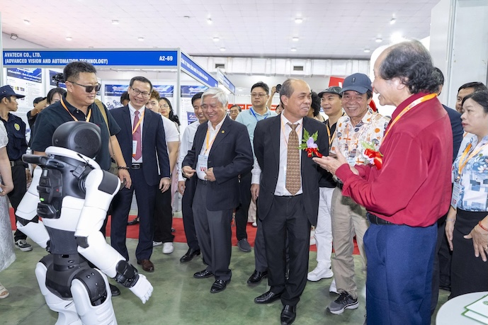 Technological products of interest at the International Exhibition of Machinery, Equipment, Technology and Industrial Products. Photo: Duc Van