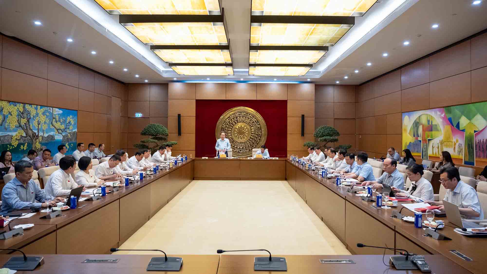 Chủ tịch Quốc hội Trần Thanh Mẫn làm việc với Thường trực Ủy ban Quốc phòng, An ninh và Đối ngoại. Ảnh: Phạm Thắng.