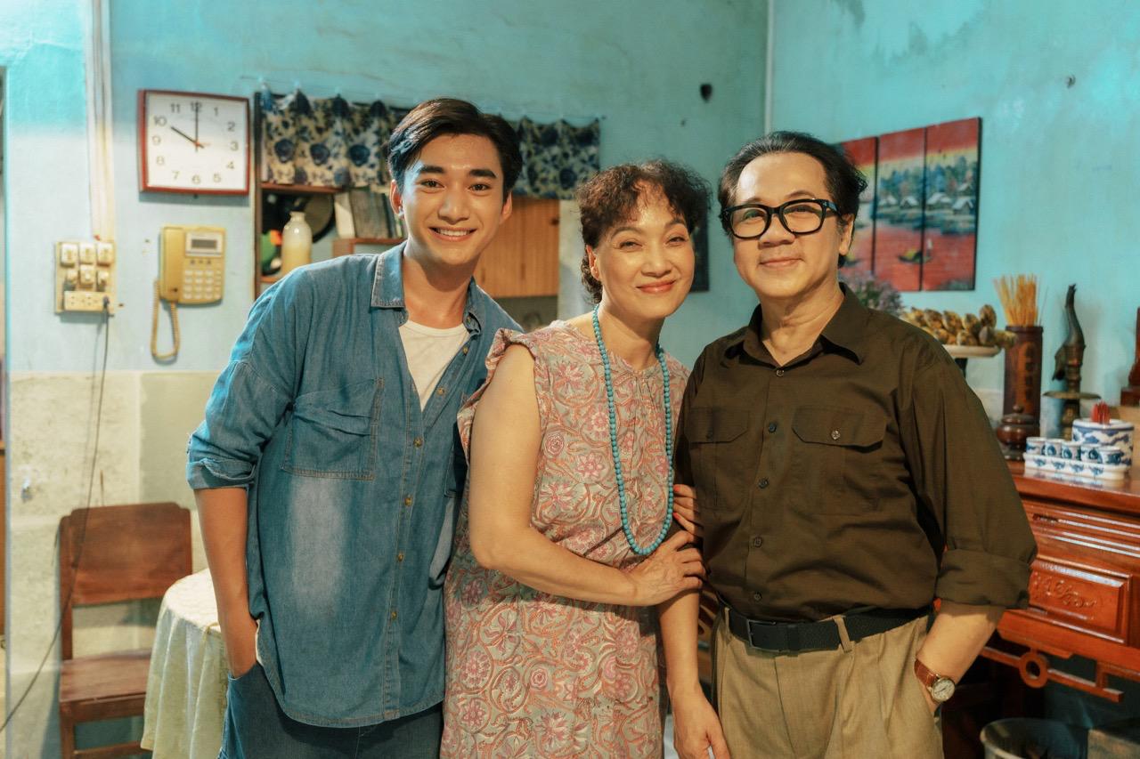 People's Artist Le Khanh, Meritorious Artist Thanh Loc participate in the movie Once We Were In Love. Photo: Producer.