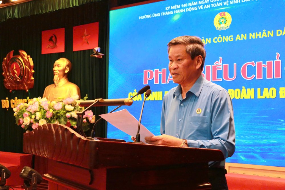 Phó Chủ tịch Tổng LĐLĐVN Huỳnh Thanh Xuân đánh giá cao việc Công đoàn CAND đã cụ thể hóa chăm lo người lao động bằng nhiều hoạt động thiết thực. Ảnh: Quỳnh Chi