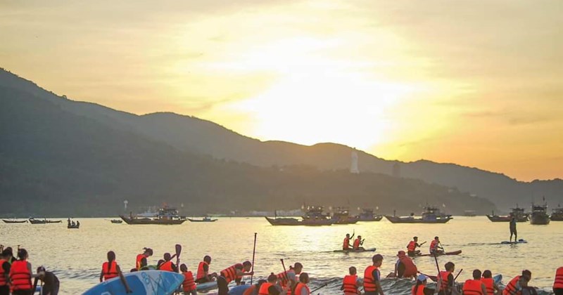 Đà Nẵng: Huấn luyện kỹ năng SUP cho người dân