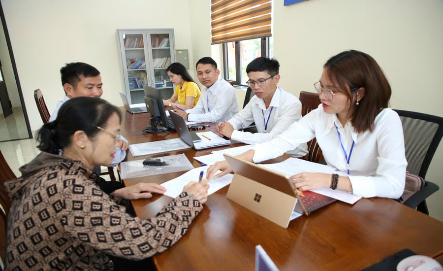 Hanoi City is gradually implementing cadre evaluation using KPI to improve public service efficiency. Photo: Pham Dong