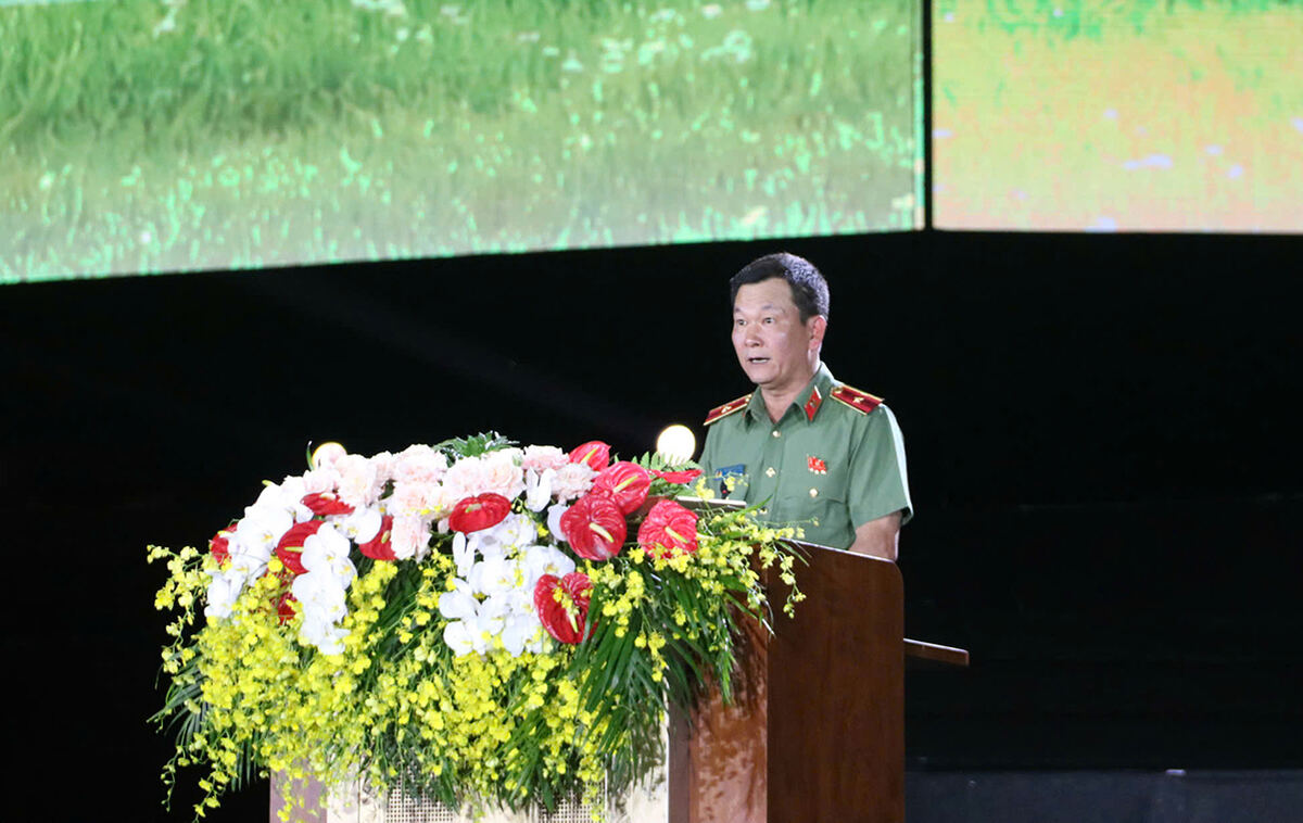 Thiếu tướng Bùi Quang Bình - Giám đốc Công an thành phố Hải Phòng phát động hưởng cuộc thi “Tổ quốc bình yên“. Ảnh: Vũ Duyên