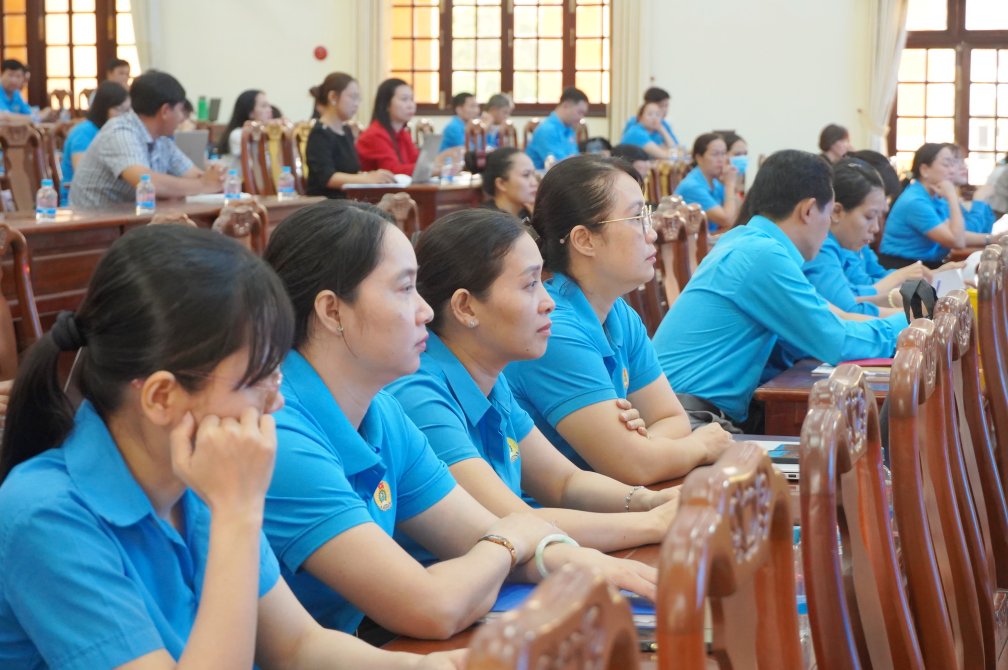 Đại biểu tham dự hội nghị. Ảnh: Tạ Quang