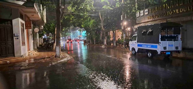 Nam thanh niên mang dao cố thủ gần 2 ngày trong quán cà phê ở Buôn Ma Thuột