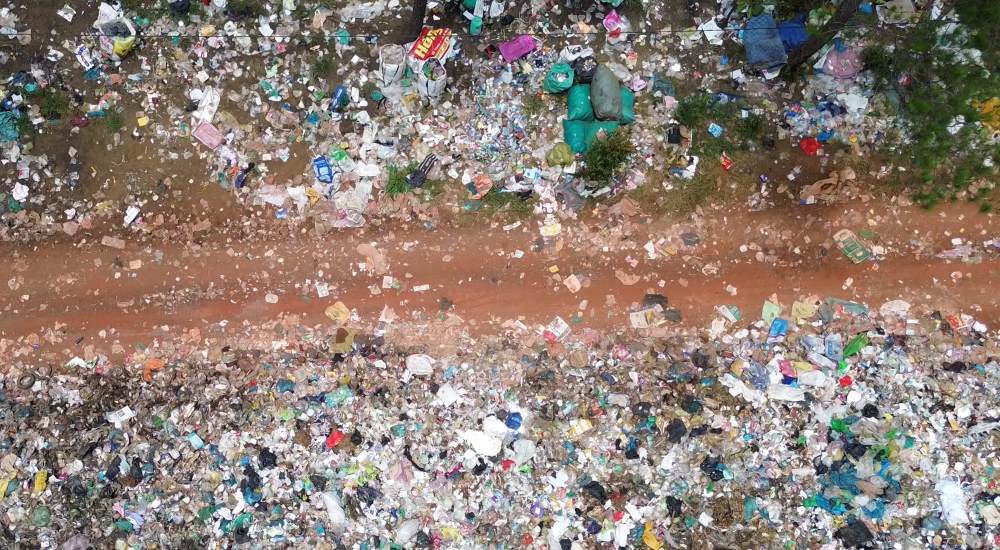 過負荷のゴミ捨て場、ラムドン省の多くの住宅地をゴミが取り囲む