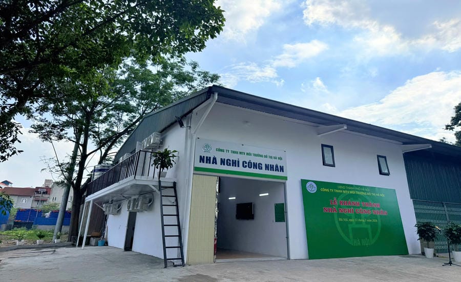 Nhà lưu trú cho công nhân môi trường tại khu vực đội xe Lâm Du, tổ 1 phường Bồ Đề, Hà Nội. Ảnh: Ngọc Ánh