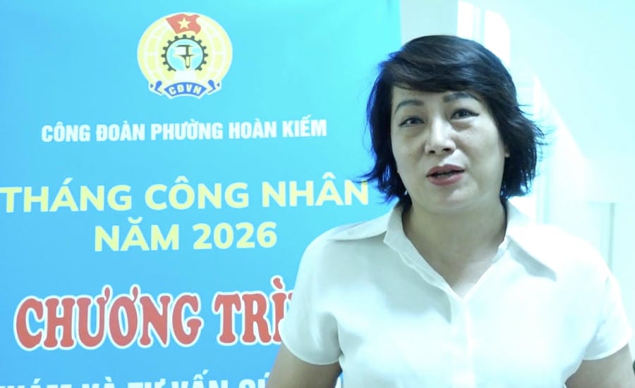 Chị Phạm Tuyết Chinh - Phó Chủ tịch Công đoàn Công ty Cổ phần Đồng Xuân. Ảnh: Kiều Vũ