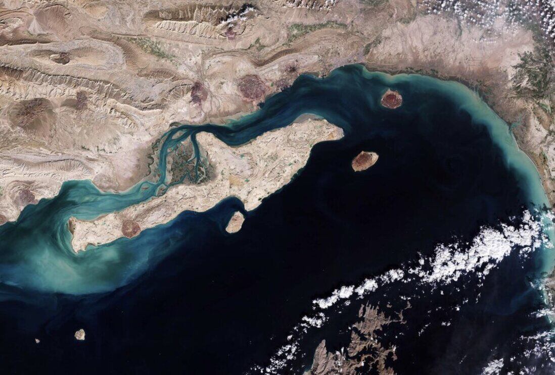 A mysterious ship is "heading towards Iranian territorial waters" after being captured by Iranian military forces. Pictured is the sea area near Iran where the incident occurred. Photo: NASA