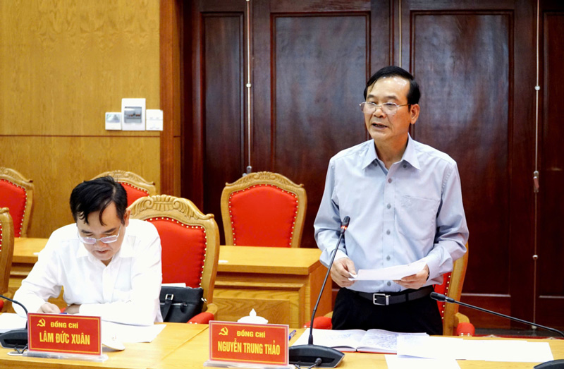 El Sr. Nguyen Trung Thao, ex Presidente del Comité de Inspección del Comité del Partido Provincial de Cao Bang, fue propuesto para ser recompensado a nivel estatal. Foto: Dieu Linh