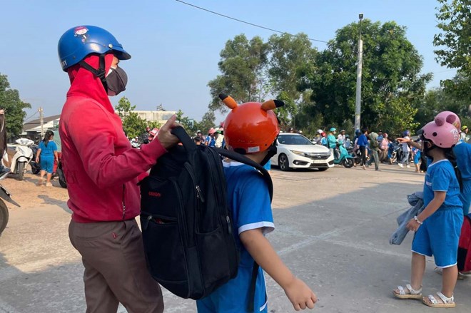 Sau vụ giáo viên phạt học sinh bằng kim tiêm, Hiệu trưởng xin chuyển công tác
