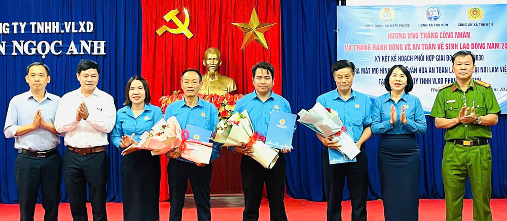 Nam Phuoc Commune Trade Union coordinates to sign and launch the model "Labor Safety Culture at the Workplace" in Thu Bon commune. Photo: Nam Phuoc Trade Union