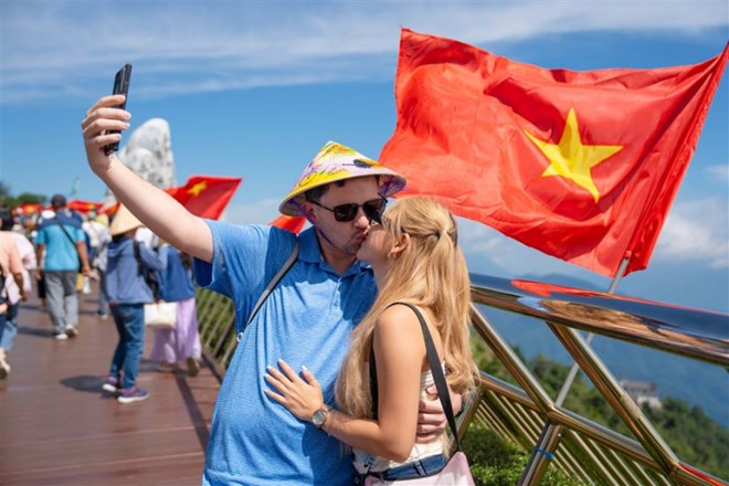 Aviation and tourism increase linkages to promote growth. Photo: Thanh Hai