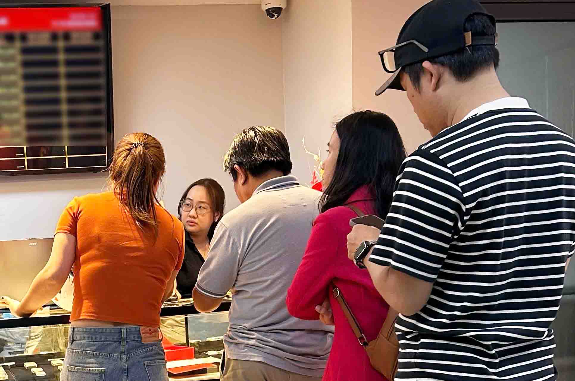 Giá bạc trong nước tiếp tục biến động. Ảnh: Hạ Mây