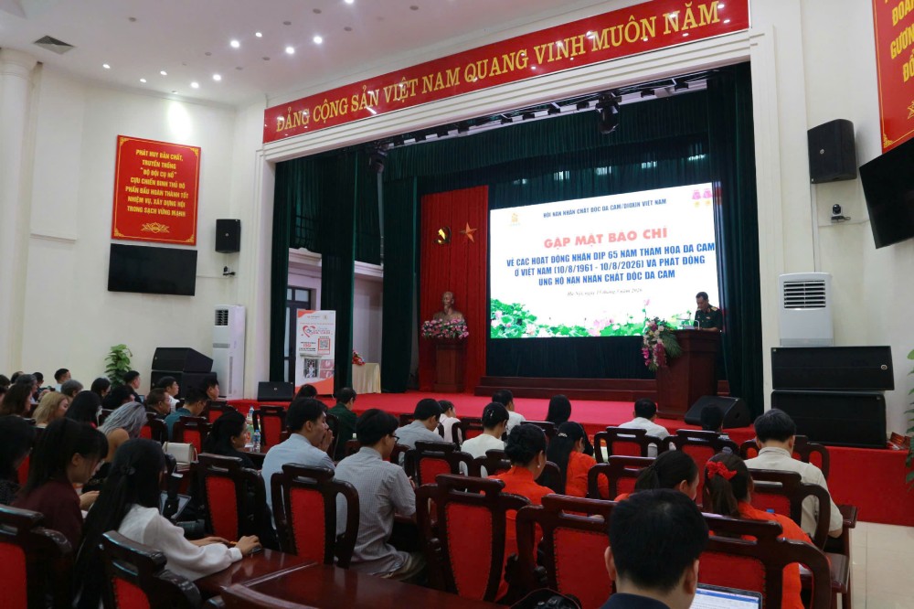 Sáng 15.5, Trung ương Hội Nạn nhân chất độc da cam/dioxin Việt Nam gặp mặt báo chí, thông tin về các hoạt động nhân dịp 65 năm thảm họa da cam ở Việt Nam (10.8.1961-10.8.2026) và phát động ủng hộ nạn nhân chất độc da cam Việt Nam. Ảnh: Quỳnh Chi