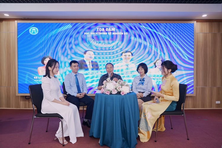 Các diễn giả tham dự Tọa đàm “Đọc sách trong kỷ nguyên số”. Ảnh: BTC