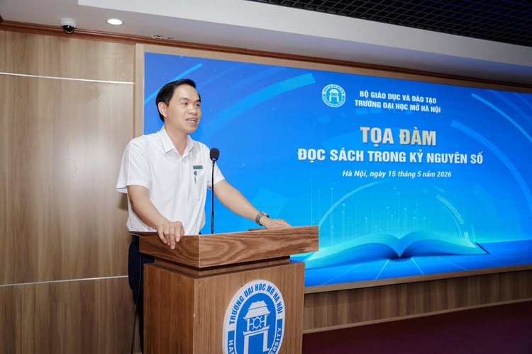 PGS.TS Dương Thăng Long – Phó Hiệu trưởng Trường Đại học Mở Hà Nội phát biểu khai mạc. Ảnh: BTC