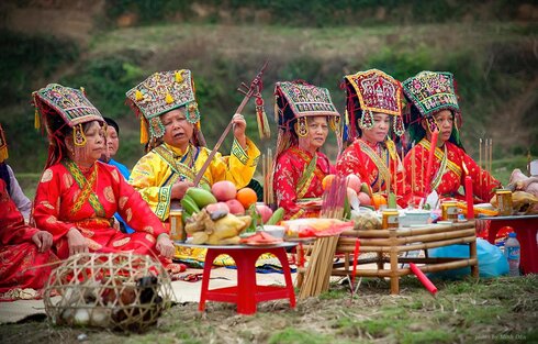 Then is the voice of the Tay and Nung ethnic groups. Photo: Luu Minh Dan