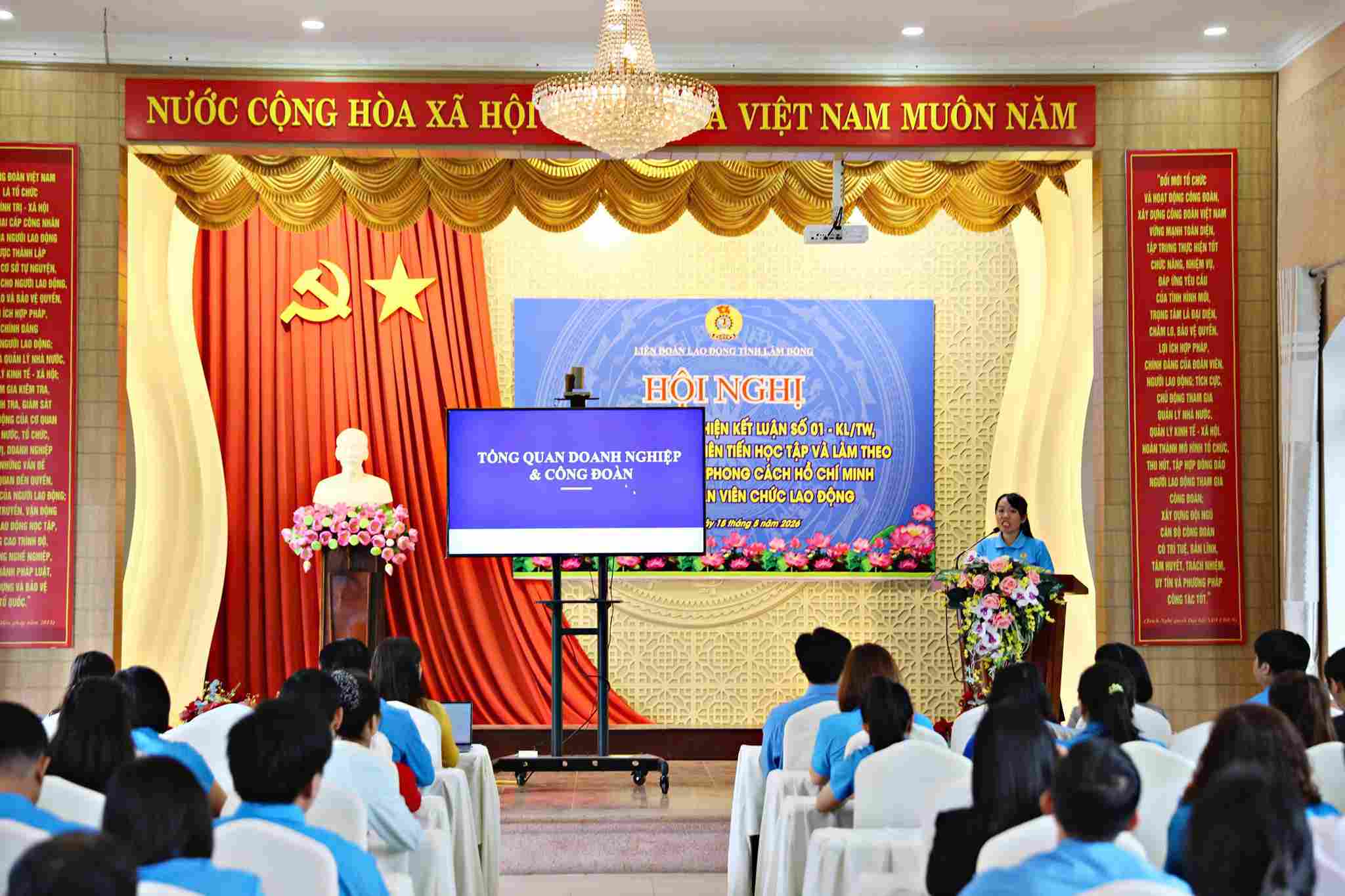 Đại diện các công đoàn cơ sở trình bày tham luận tại hội nghị. Ảnh: Chính Thành 