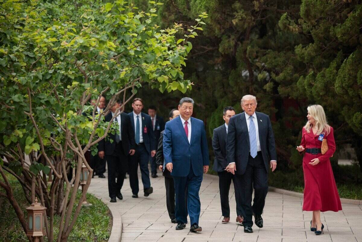 Mr. Donald Trump and Mr. Xi Jinping visit Zhongnanhai Garden on May 15. Photo: AFP