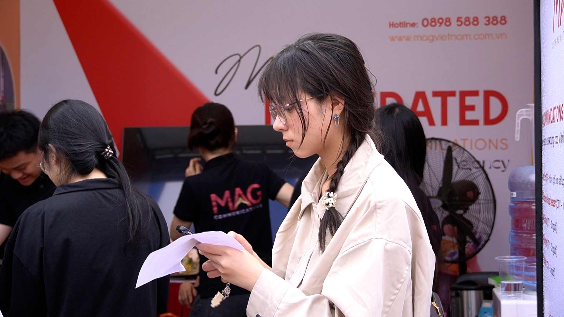 Students looking for internship and job opportunities from the first year. Photo: An Phuong